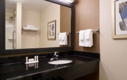 In-room Bathroom 7 Fairfield Inn & Suites by Marriott New Buffalo