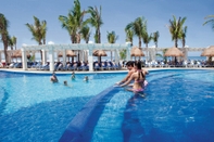 Swimming Pool Riu Emerald Bay All Inclusive