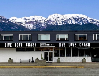 Exterior 2 Crash Hotel Squamish