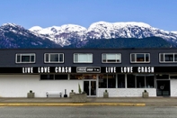 ภายนอกอาคาร Crash Hotel Squamish