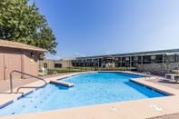 Swimming Pool Countryside Suites Kansas City Independence I-70E Sports Complex Hotel