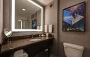 In-room Bathroom 4 DoubleTree by Hilton Denver International Airport