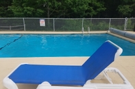 Swimming Pool The Lodge at Turbat's Creek