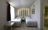 Bilik Tidur 5 Leda Beach Hotel