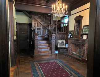 Lobby 2 The Queen Anne Inn