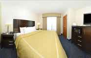 Kamar Tidur 7 Comfort Suites Amish Country