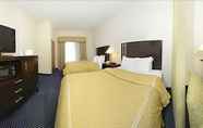 Kamar Tidur 7 Comfort Suites Amish Country