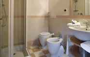 In-room Bathroom 4 Albergo La Corte Albertina