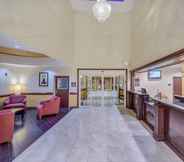 Lobby 3 Super 8 by Wyndham Hidalgo/McAllen Area