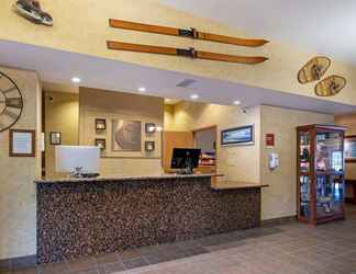 Lobby 2 Comfort Suites Anchorage International Airport
