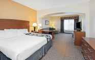 Bedroom 2 La Quinta Inn & Suites by Wyndham Lawton / Fort Sill