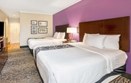 Bedroom 6 La Quinta Inn & Suites by Wyndham Houston - Magnolia