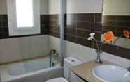 In-room Bathroom 7 Rv Hotels Apartamentos Tropik