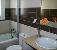 In-room Bathroom 7 Rv Hotels Apartamentos Tropik