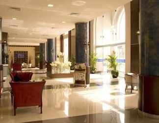 Lobi 2 Golden Tulip Al Khobar