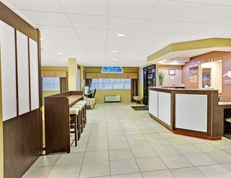 Lobby 2 Microtel Inn & Suites by Wyndham Bryson City