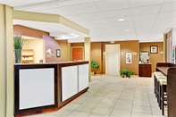 Lobby Microtel Inn & Suites by Wyndham Bryson City