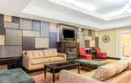 Lobby 5 La Quinta Inn & Suites by Wyndham Ennis