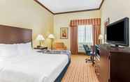 Bedroom 2 La Quinta Inn & Suites by Wyndham Ennis