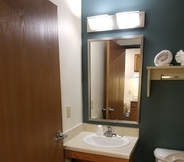 In-room Bathroom 6 Extended Stay America Select Suites - Orlando - South