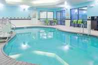 Swimming Pool SpringHill Suites by Marriott Wichita East at Plazzio