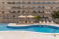 Swimming Pool Hotel Salou Beach by Pierre & Vacances