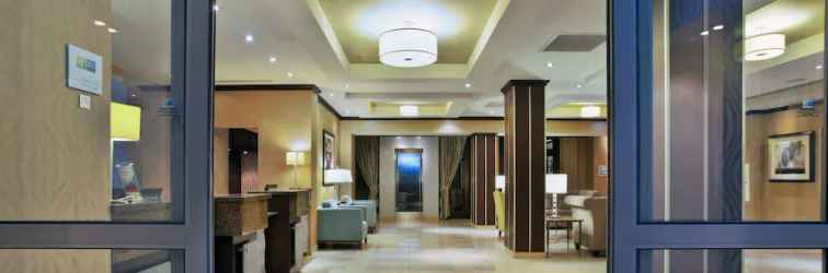 Lobi Holiday Inn Express & Suites Kingston Central, an IHG Hotel