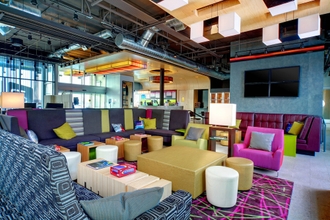 Lobby 4 Aloft Bolingbrook