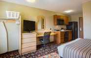 Kamar Tidur 6 Suburban Studios Clarksville-Louisville North