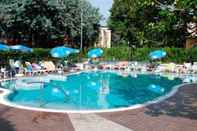 Swimming Pool Hotel Bisesti