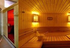 Entertainment Facility 7 Little Inn