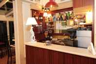 Bar, Kafe, dan Lounge Charly Hotel