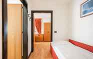 Phòng ngủ 5 Hotel Alpina