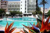 Swimming Pool Hotel Carlton International