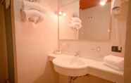 Phòng tắm bên trong 4 Hotel Bifi