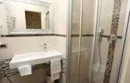 Toilet Kamar 4 Hotel Piacenza