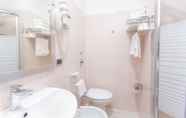 Toilet Kamar 2 Hotel Piacenza