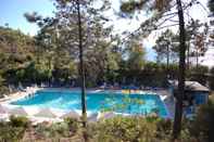 สระว่ายน้ำ Resort La Francesca