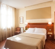 Bilik Tidur 4 Hotel Madrid