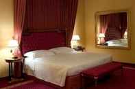 Bedroom Maxim Hotel
