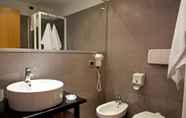 In-room Bathroom 2 Albergo Mediterraneo