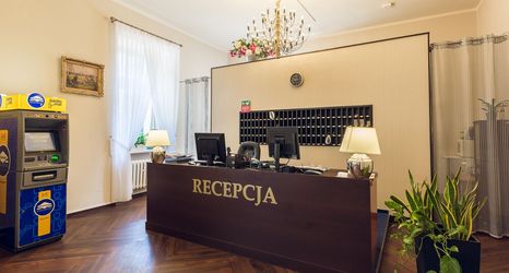 로비 2 Hotel Royal