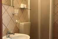 In-room Bathroom San Daniele Bundi House