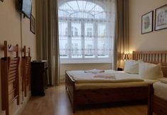 Bedroom 2 Hotel-Pension Waizenegger