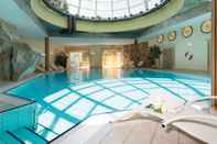 Swimming Pool Wellnesshotel Auerhahn