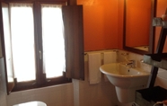 In-room Bathroom 7 Antico Casale L'Impostino