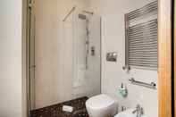 Toilet Kamar Trevi Beau Boutique Hotel