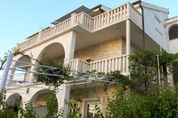 Exterior Villa PaPe