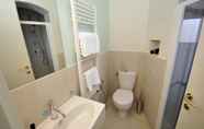 Toilet Kamar 5 Hotel Marine