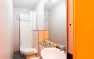 In-room Bathroom 6 Ostello 7 Santi